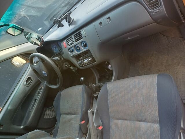 Черный Хонда ХРВ, объемом двигателя 1.6 л и пробегом 360 тыс. км за 1900 $, фото 4 на Automoto.ua