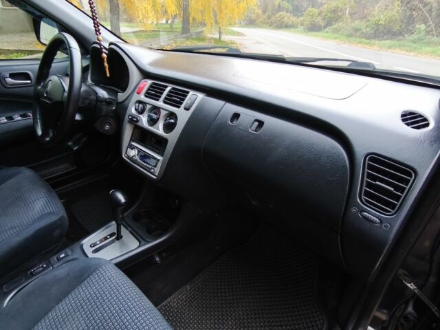 Черный Хонда ХРВ, объемом двигателя 1.6 л и пробегом 262 тыс. км за 5300 $, фото 4 на Automoto.ua