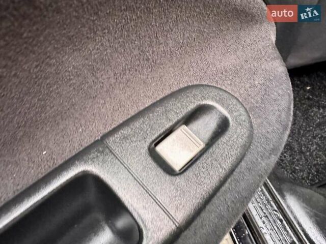 Черный Хонда ХРВ, объемом двигателя 1.6 л и пробегом 289 тыс. км за 6400 $, фото 54 на Automoto.ua