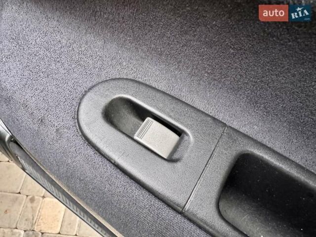 Черный Хонда ХРВ, объемом двигателя 1.6 л и пробегом 289 тыс. км за 6400 $, фото 42 на Automoto.ua