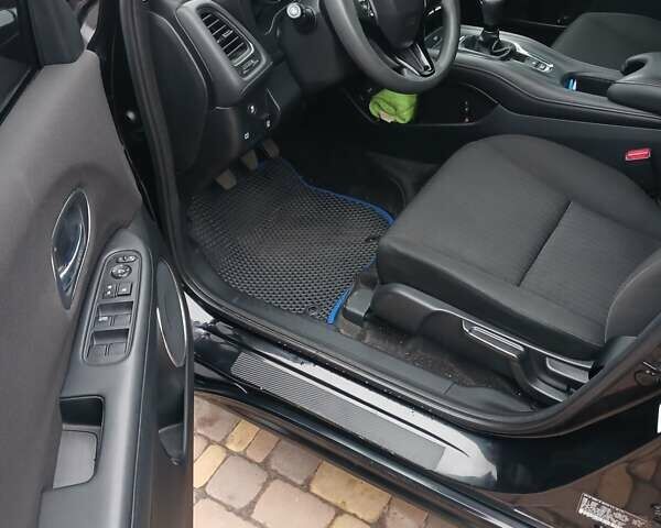 Черный Хонда ХРВ, объемом двигателя 1.8 л и пробегом 105 тыс. км за 14000 $, фото 9 на Automoto.ua