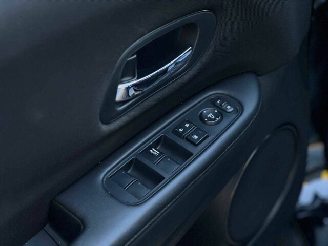 Черный Хонда ХРВ, объемом двигателя 1.8 л и пробегом 113 тыс. км за 12500 $, фото 12 на Automoto.ua