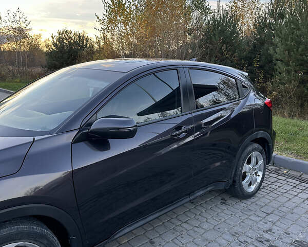 Черный Хонда ХРВ, объемом двигателя 1.8 л и пробегом 175 тыс. км за 14000 $, фото 4 на Automoto.ua