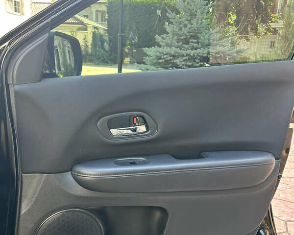 Черный Хонда ХРВ, объемом двигателя 1.8 л и пробегом 96 тыс. км за 15299 $, фото 13 на Automoto.ua