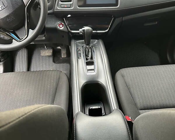 Черный Хонда ХРВ, объемом двигателя 1.8 л и пробегом 175 тыс. км за 14000 $, фото 24 на Automoto.ua