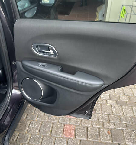 Черный Хонда ХРВ, объемом двигателя 1.8 л и пробегом 200 тыс. км за 14700 $, фото 5 на Automoto.ua