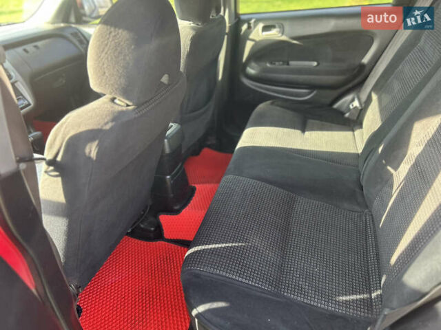 Красный Хонда ХРВ, объемом двигателя 1.6 л и пробегом 206 тыс. км за 4400 $, фото 6 на Automoto.ua