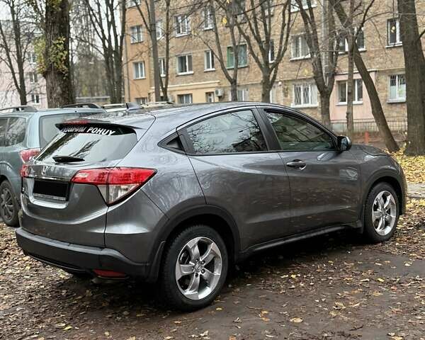 Серый Хонда ХРВ, объемом двигателя 1.8 л и пробегом 104 тыс. км за 19000 $, фото 3 на Automoto.ua