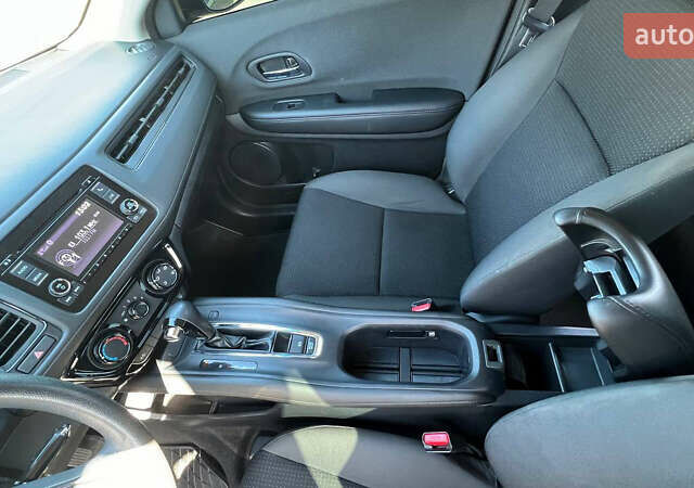 Серый Хонда ХРВ, объемом двигателя 1.8 л и пробегом 92 тыс. км за 15000 $, фото 3 на Automoto.ua