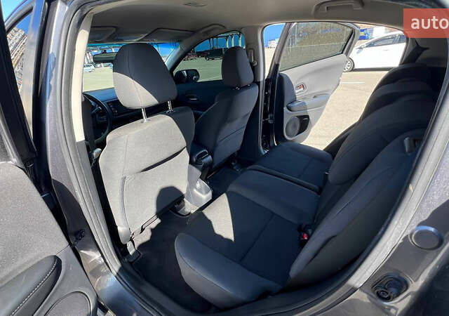 Серый Хонда ХРВ, объемом двигателя 1.8 л и пробегом 92 тыс. км за 15000 $, фото 4 на Automoto.ua