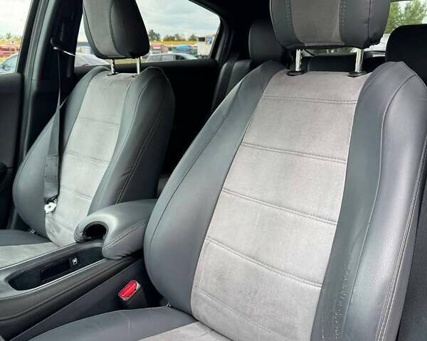 Серый Хонда ХРВ, объемом двигателя 1.8 л и пробегом 127 тыс. км за 18600 $, фото 1 на Automoto.ua