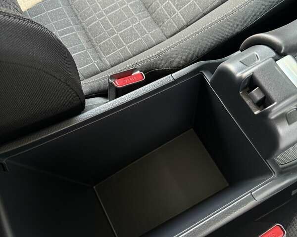 Серый Хонда ХРВ, объемом двигателя 2 л и пробегом 43 тыс. км за 21000 $, фото 30 на Automoto.ua