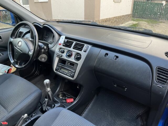 Синий Хонда ХРВ, объемом двигателя 1.6 л и пробегом 170 тыс. км за 7600 $, фото 1 на Automoto.ua