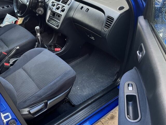 Синий Хонда ХРВ, объемом двигателя 1.6 л и пробегом 170 тыс. км за 7600 $, фото 2 на Automoto.ua