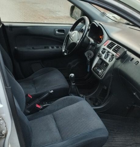 Зеленый Хонда ХРВ, объемом двигателя 1.6 л и пробегом 300 тыс. км за 1400 $, фото 3 на Automoto.ua