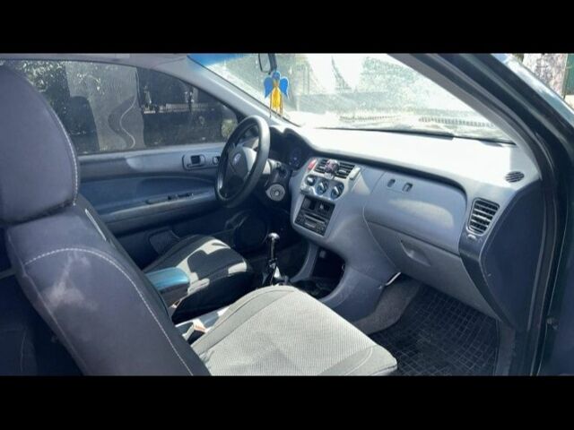 Зеленый Хонда ХРВ, объемом двигателя 0 л и пробегом 303 тыс. км за 2039 $, фото 3 на Automoto.ua