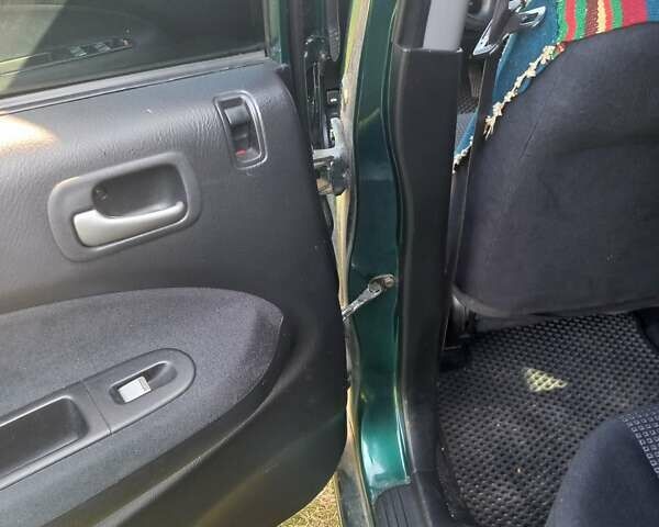 Зеленый Хонда ХРВ, объемом двигателя 1.6 л и пробегом 290 тыс. км за 5000 $, фото 4 на Automoto.ua