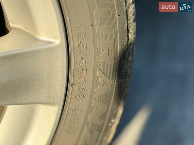 Білий Хонда Інсайт, об'ємом двигуна 1.3 л та пробігом 136 тис. км за 8000 $, фото 4 на Automoto.ua