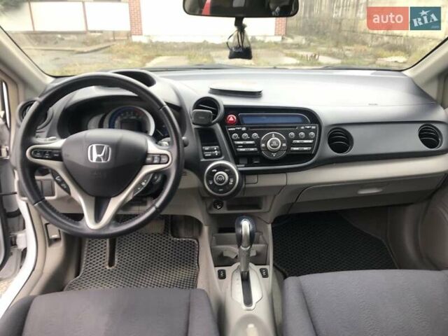 Белый Хонда Инсайт, объемом двигателя 1.34 л и пробегом 220 тыс. км за 10500 $, фото 5 на Automoto.ua