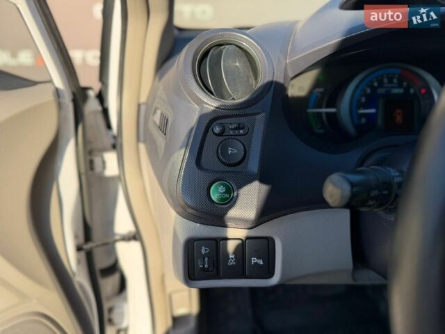 Білий Хонда Інсайт, об'ємом двигуна 1.3 л та пробігом 136 тис. км за 8000 $, фото 36 на Automoto.ua