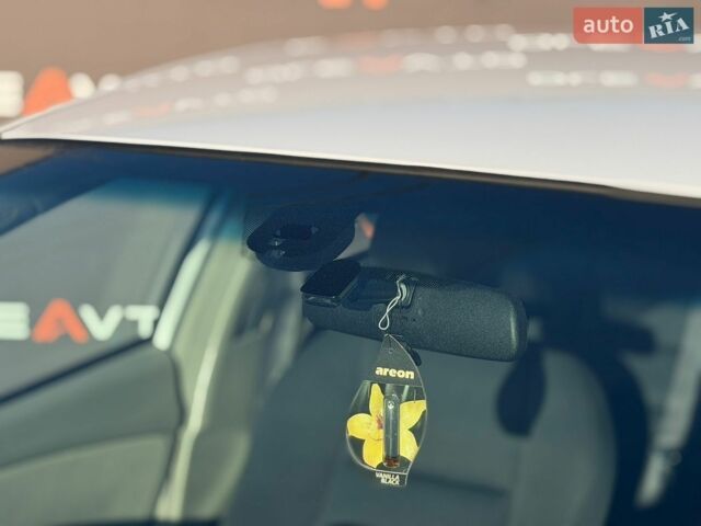 Білий Хонда Інсайт, об'ємом двигуна 1.3 л та пробігом 136 тис. км за 8000 $, фото 7 на Automoto.ua