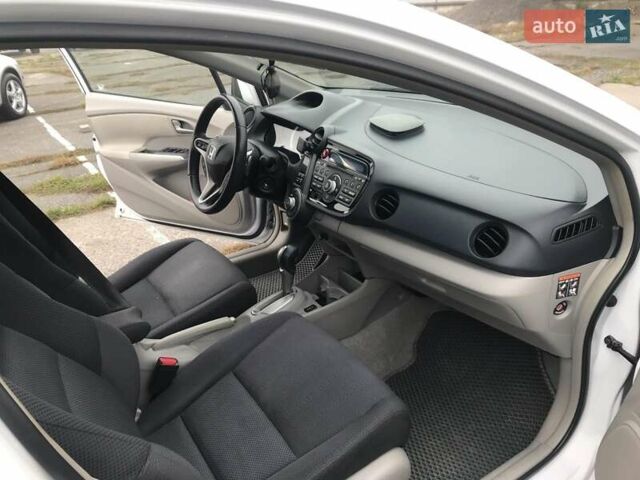 Белый Хонда Инсайт, объемом двигателя 1.34 л и пробегом 220 тыс. км за 10500 $, фото 6 на Automoto.ua