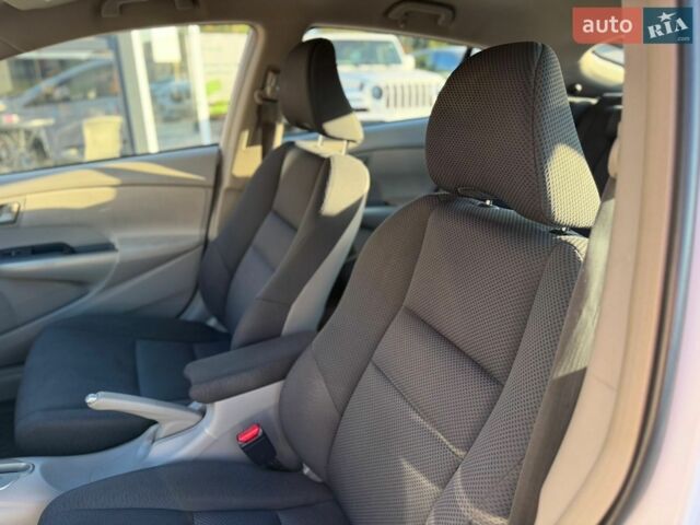 Білий Хонда Інсайт, об'ємом двигуна 1.3 л та пробігом 136 тис. км за 8000 $, фото 35 на Automoto.ua