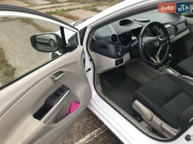 Белый Хонда Инсайт, объемом двигателя 1.34 л и пробегом 220 тыс. км за 10500 $, фото 4 на Automoto.ua