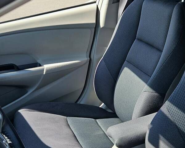 Білий Хонда Інсайт, об'ємом двигуна 1.3 л та пробігом 255 тис. км за 7500 $, фото 24 на Automoto.ua
