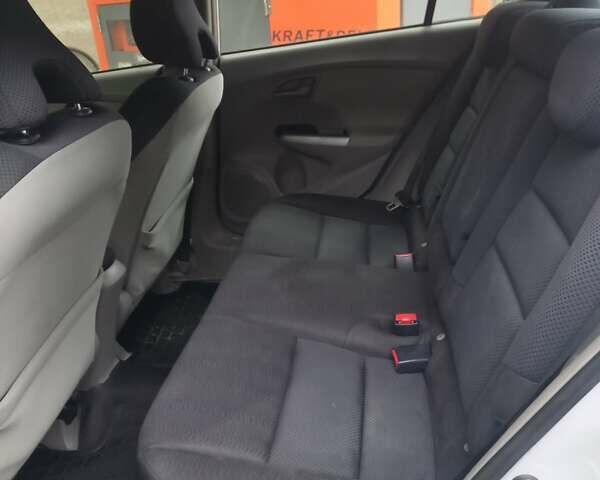 Белый Хонда Инсайт, объемом двигателя 1.3 л и пробегом 330 тыс. км за 4999 $, фото 4 на Automoto.ua