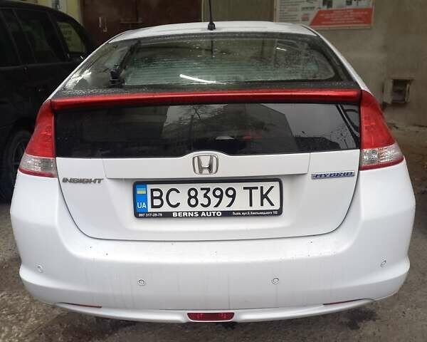 Белый Хонда Инсайт, объемом двигателя 1.3 л и пробегом 330 тыс. км за 4999 $, фото 3 на Automoto.ua
