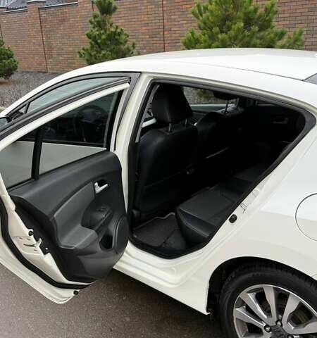 Білий Хонда Інсайт, об'ємом двигуна 1.34 л та пробігом 175 тис. км за 8000 $, фото 3 на Automoto.ua