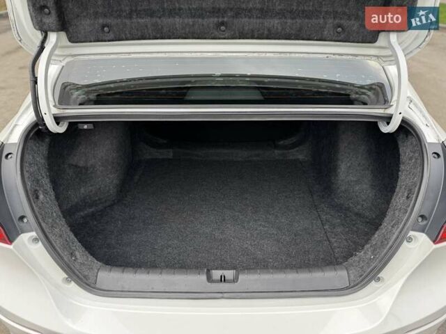 Белый Хонда Инсайт, объемом двигателя 1.5 л и пробегом 123 тыс. км за 15000 $, фото 39 на Automoto.ua