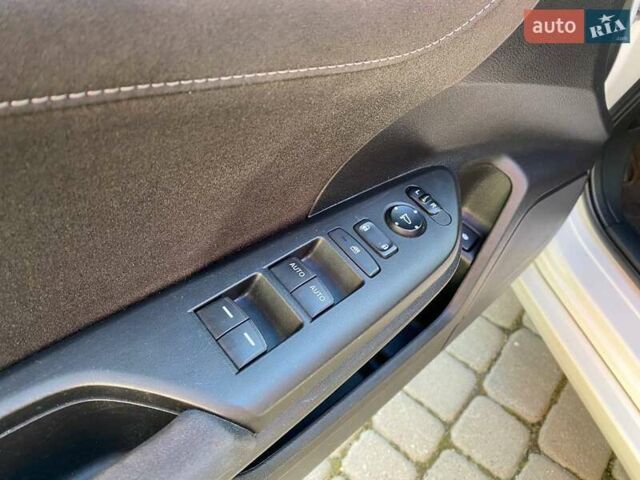 Белый Хонда Инсайт, объемом двигателя 1.5 л и пробегом 150 тыс. км за 16400 $, фото 11 на Automoto.ua