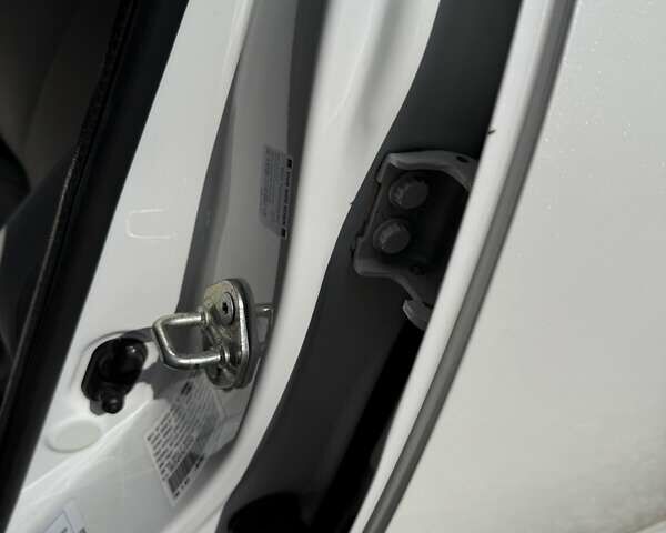 Білий Хонда Інсайт, об'ємом двигуна 1.5 л та пробігом 150 тис. км за 16000 $, фото 16 на Automoto.ua