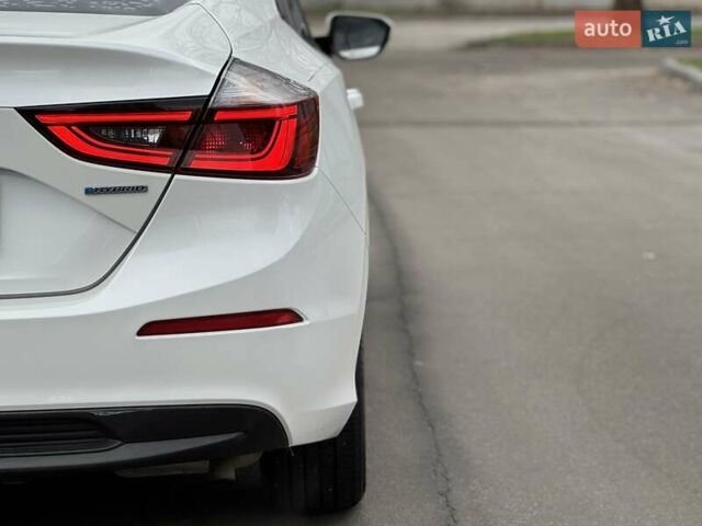 Белый Хонда Инсайт, объемом двигателя 1.5 л и пробегом 123 тыс. км за 15000 $, фото 9 на Automoto.ua