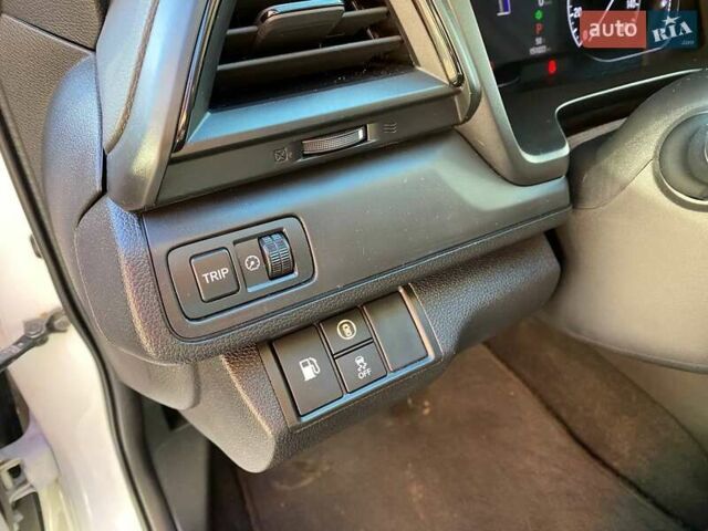 Белый Хонда Инсайт, объемом двигателя 1.5 л и пробегом 150 тыс. км за 16400 $, фото 12 на Automoto.ua