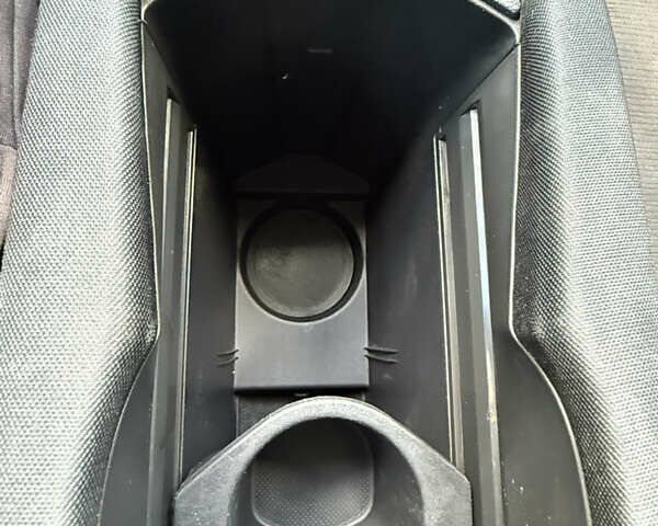 Хонда Инсайт 2018 в Днепре (Днепропетровске) на Automoto.ua Белый Хонда Инсайт, объемом двигателя 1.5 л и пробегом 121 тыс. км за 16000 $, фото 10 на Automoto.ua