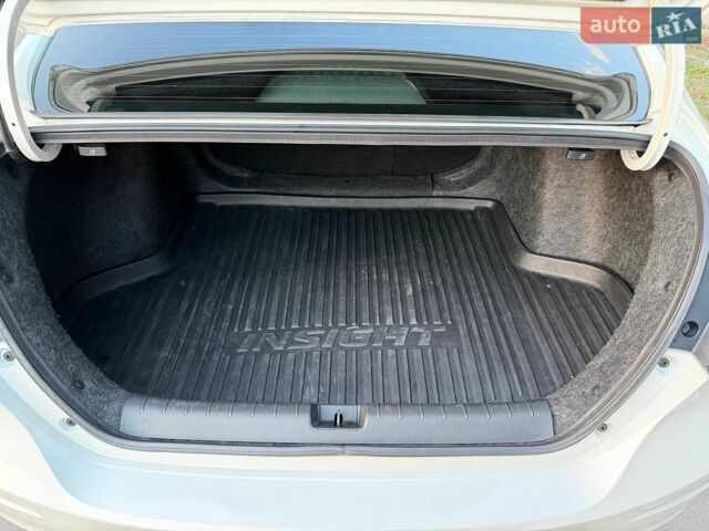 Белый Хонда Инсайт, объемом двигателя 1.5 л и пробегом 122 тыс. км за 17400 $, фото 31 на Automoto.ua
