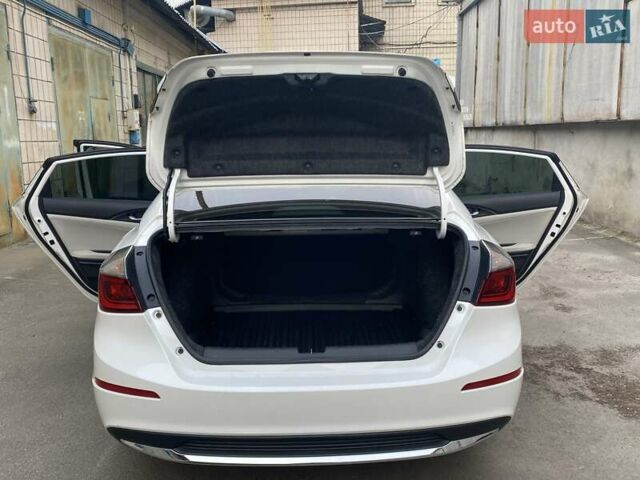 Белый Хонда Инсайт, объемом двигателя 1.5 л и пробегом 84 тыс. км за 18500 $, фото 9 на Automoto.ua