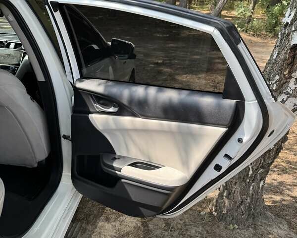 Білий Хонда Інсайт, об'ємом двигуна 1.5 л та пробігом 150 тис. км за 16000 $, фото 60 на Automoto.ua