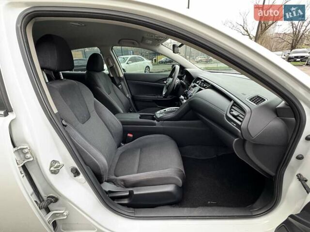 Белый Хонда Инсайт, объемом двигателя 1.5 л и пробегом 123 тыс. км за 15000 $, фото 13 на Automoto.ua