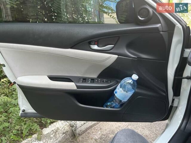 Білий Хонда Інсайт, об'ємом двигуна 1.5 л та пробігом 150 тис. км за 16000 $, фото 3 на Automoto.ua