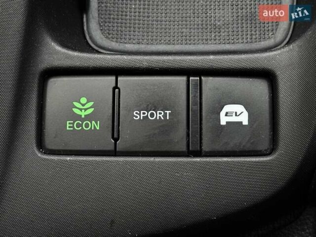 Белый Хонда Инсайт, объемом двигателя 1.5 л и пробегом 123 тыс. км за 15000 $, фото 33 на Automoto.ua