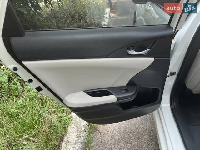 Білий Хонда Інсайт, об'ємом двигуна 1.5 л та пробігом 150 тис. км за 16000 $, фото 11 на Automoto.ua