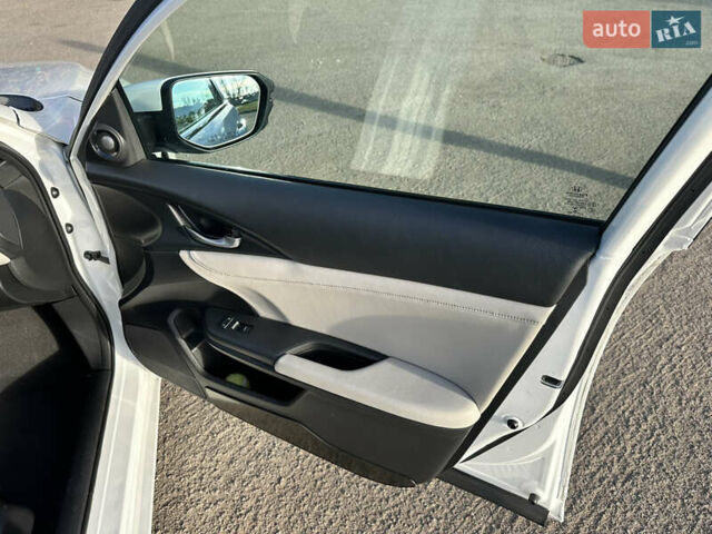 Белый Хонда Инсайт, объемом двигателя 1.5 л и пробегом 75 тыс. км за 17700 $, фото 4 на Automoto.ua