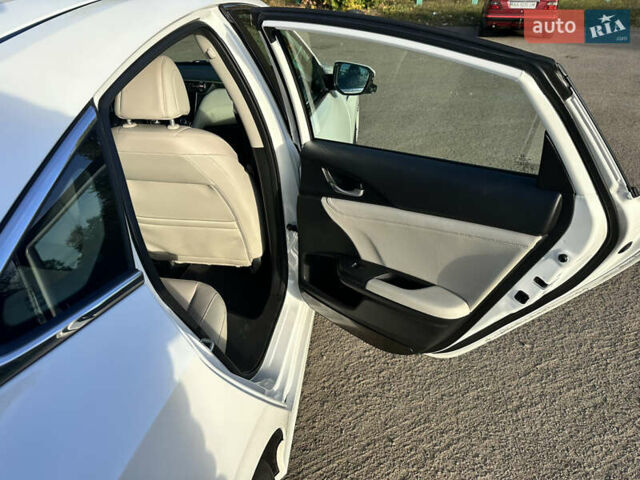 Белый Хонда Инсайт, объемом двигателя 1.5 л и пробегом 75 тыс. км за 17700 $, фото 9 на Automoto.ua