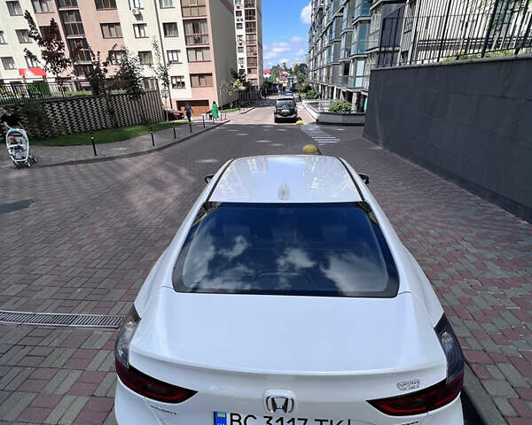 Белый Хонда Инсайт, объемом двигателя 1.5 л и пробегом 110 тыс. км за 18999 $, фото 6 на Automoto.ua