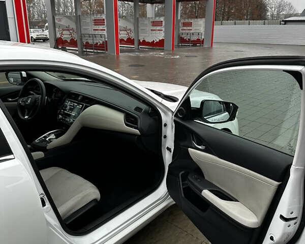 Белый Хонда Инсайт, объемом двигателя 1.5 л и пробегом 170 тыс. км за 17700 $, фото 7 на Automoto.ua