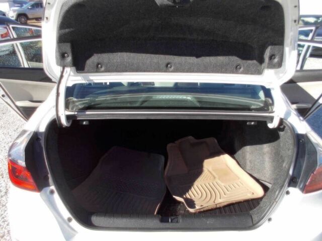 Белый Хонда Инсайт, объемом двигателя 1.5 л и пробегом 41 тыс. км за 6000 $, фото 13 на Automoto.ua